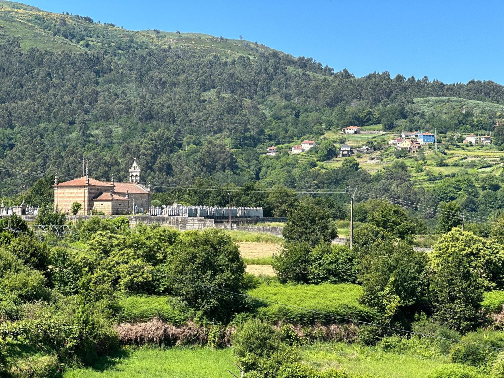 Casa La Oveja Negra, Con Piscina Hébergement de vacances Padrenda